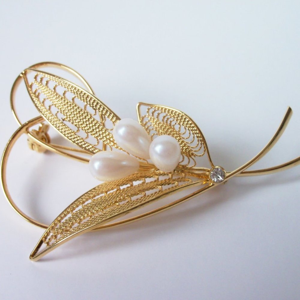 Vintage gold plated faux pearl brooch (#EV429)